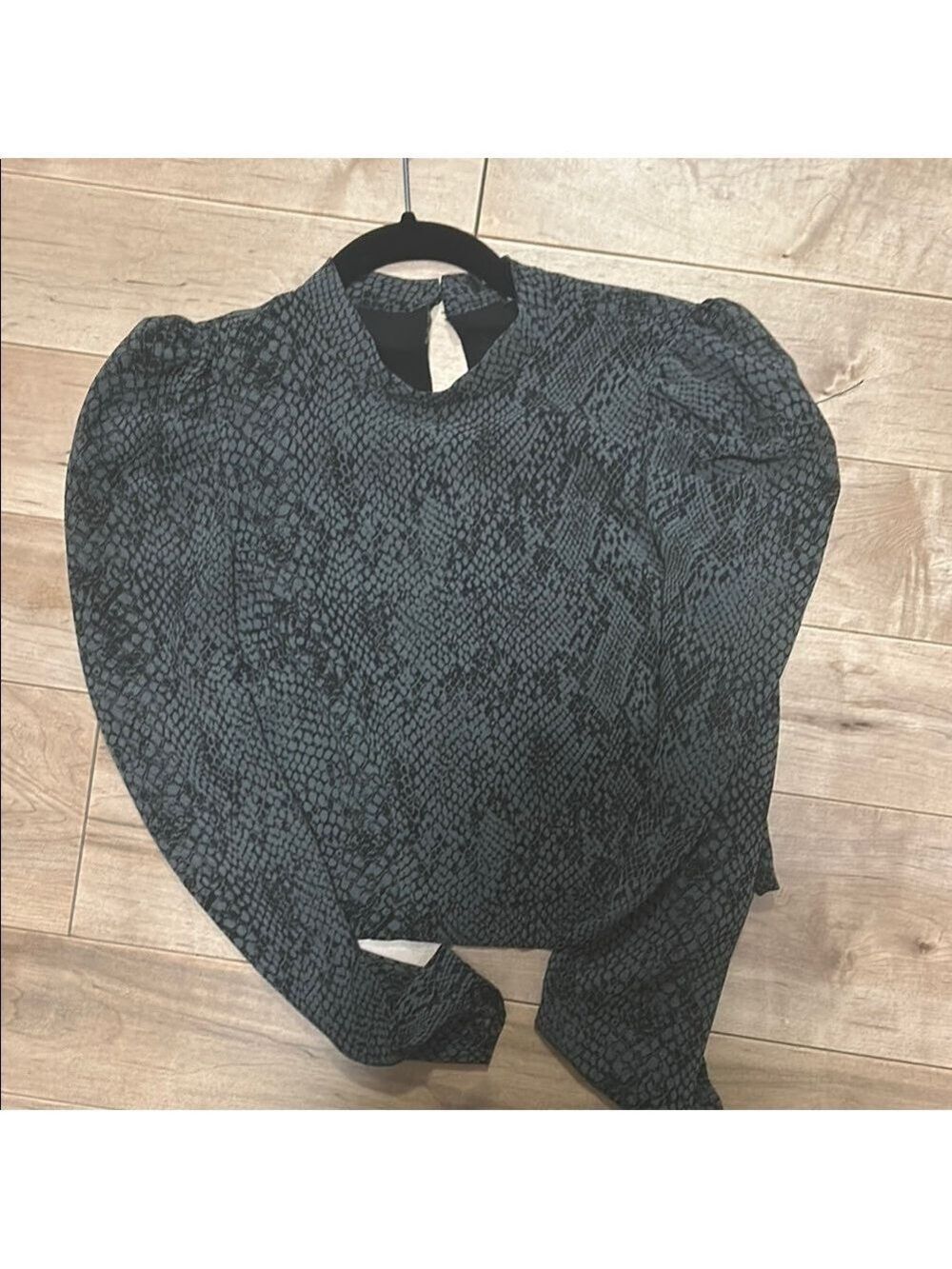 Chic Black and Gray Snake Print Blouse